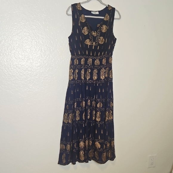 Chic Black and Gold Paisley Maxi Dress - Picture 1 of 6